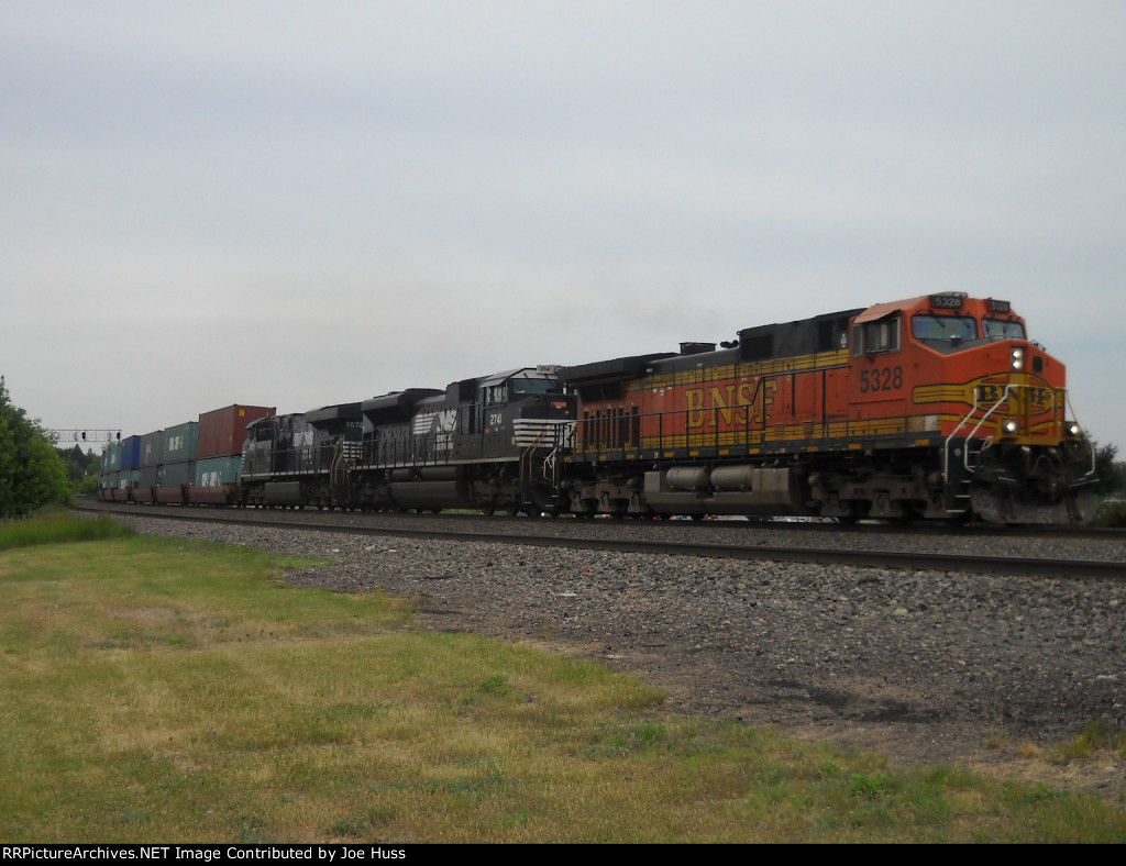 BNSF 5328 West